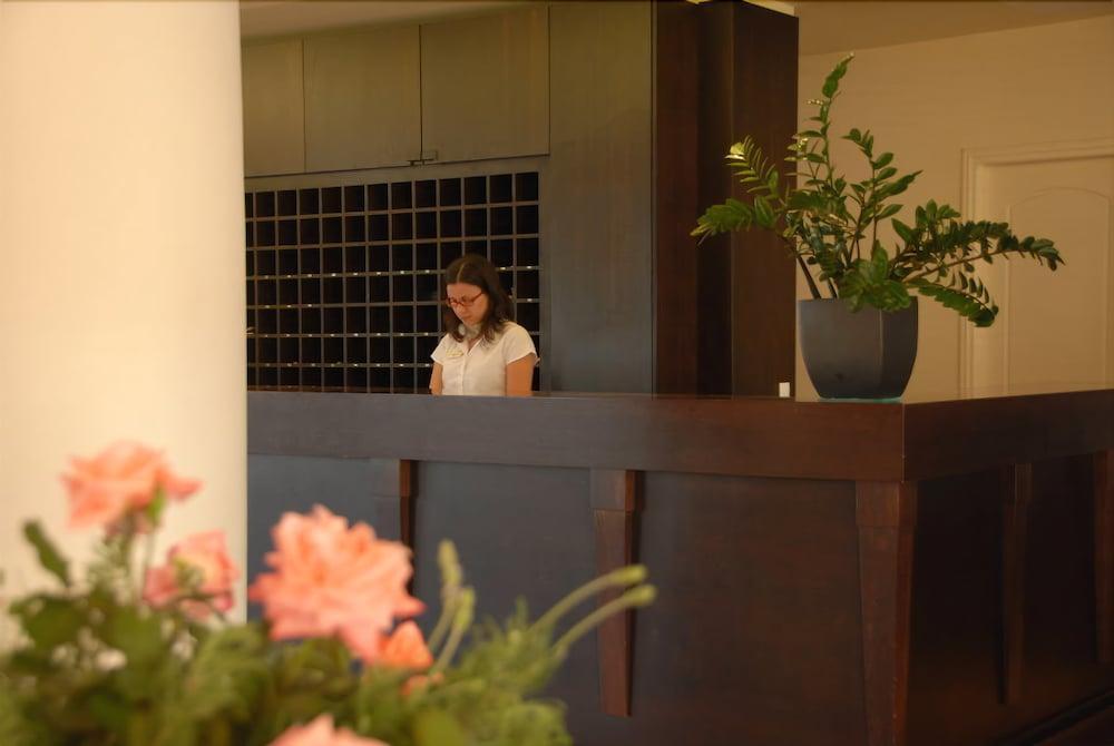 Bitzaro Grande Hotel & Suites Kalamaki  Exterior photo