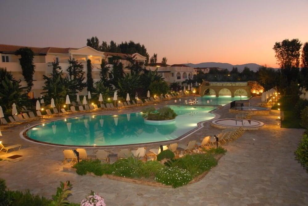 Bitzaro Grande Hotel & Suites Kalamaki  Exterior photo