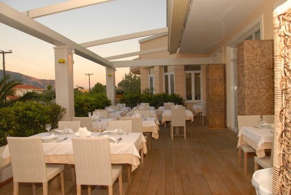 Bitzaro Grande Hotel & Suites Kalamaki  Exterior photo
