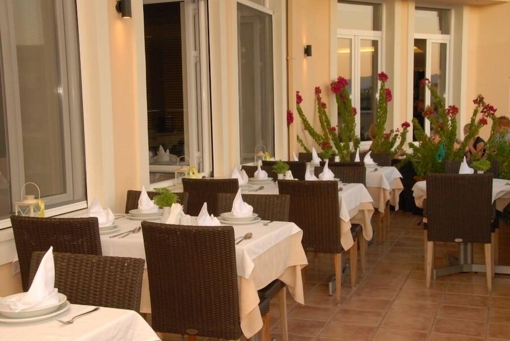 Bitzaro Grande Hotel & Suites Kalamaki  Exterior photo