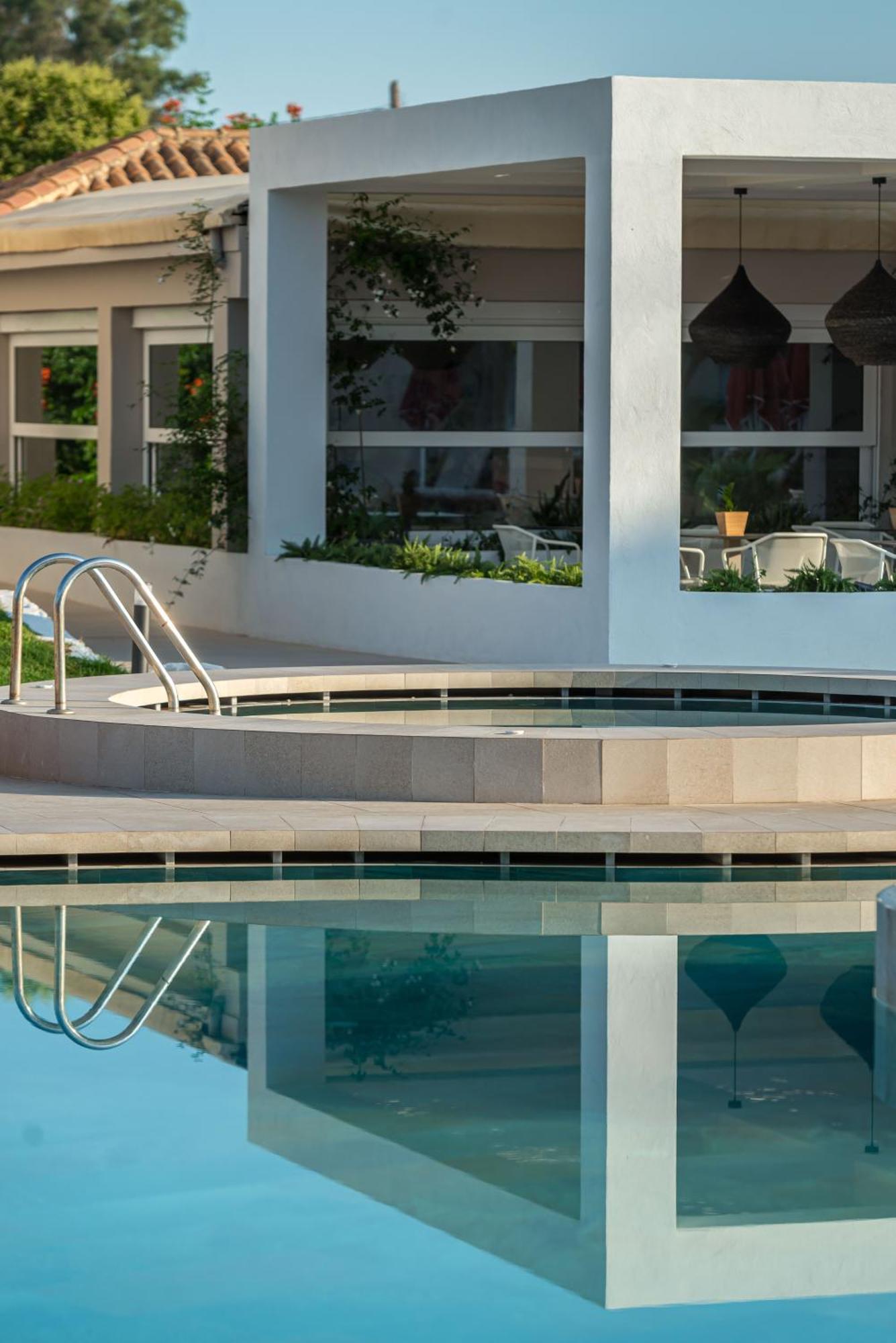 Bitzaro Grande Hotel & Suites Kalamaki  Exterior photo