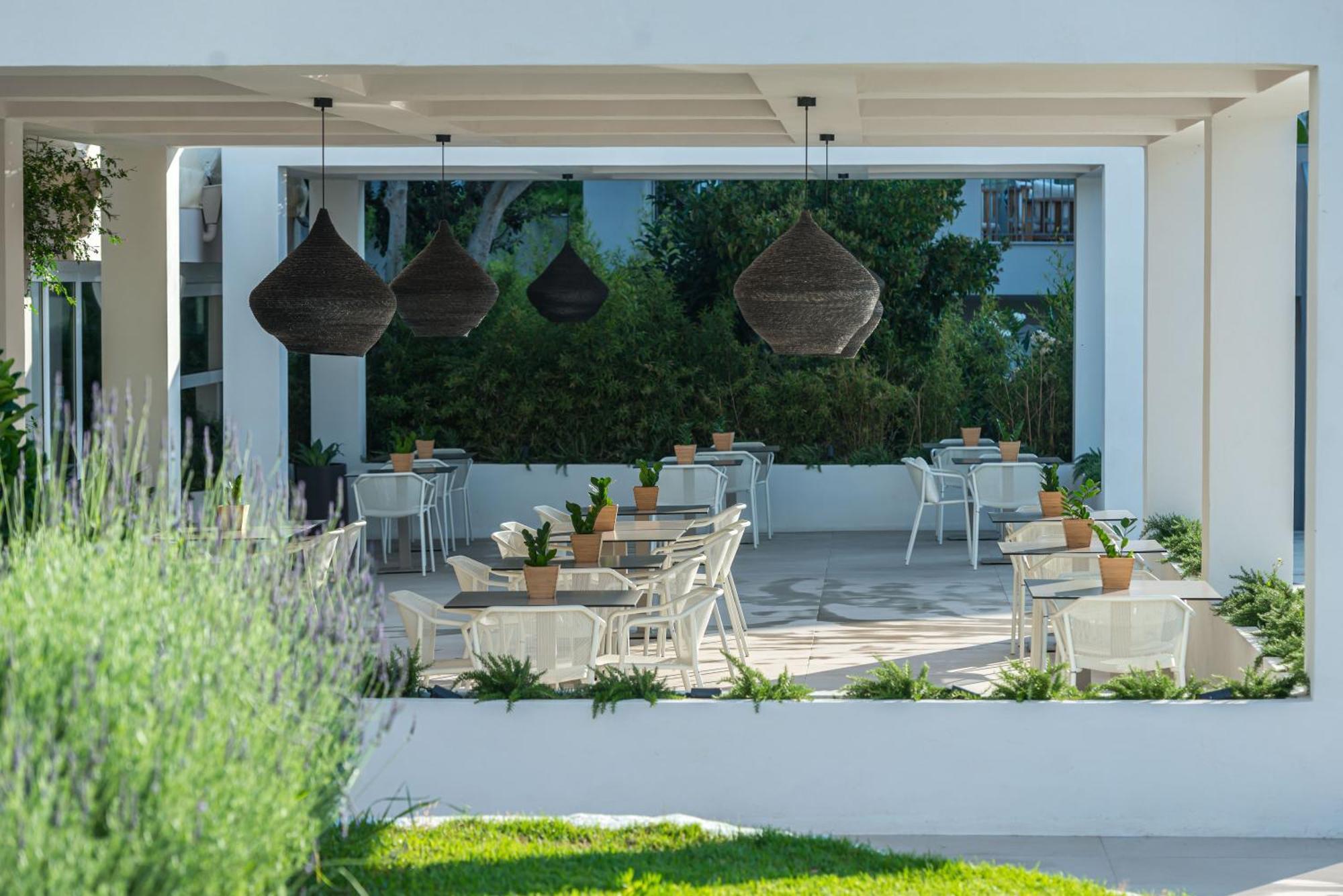 Bitzaro Grande Hotel & Suites Kalamaki  Exterior photo