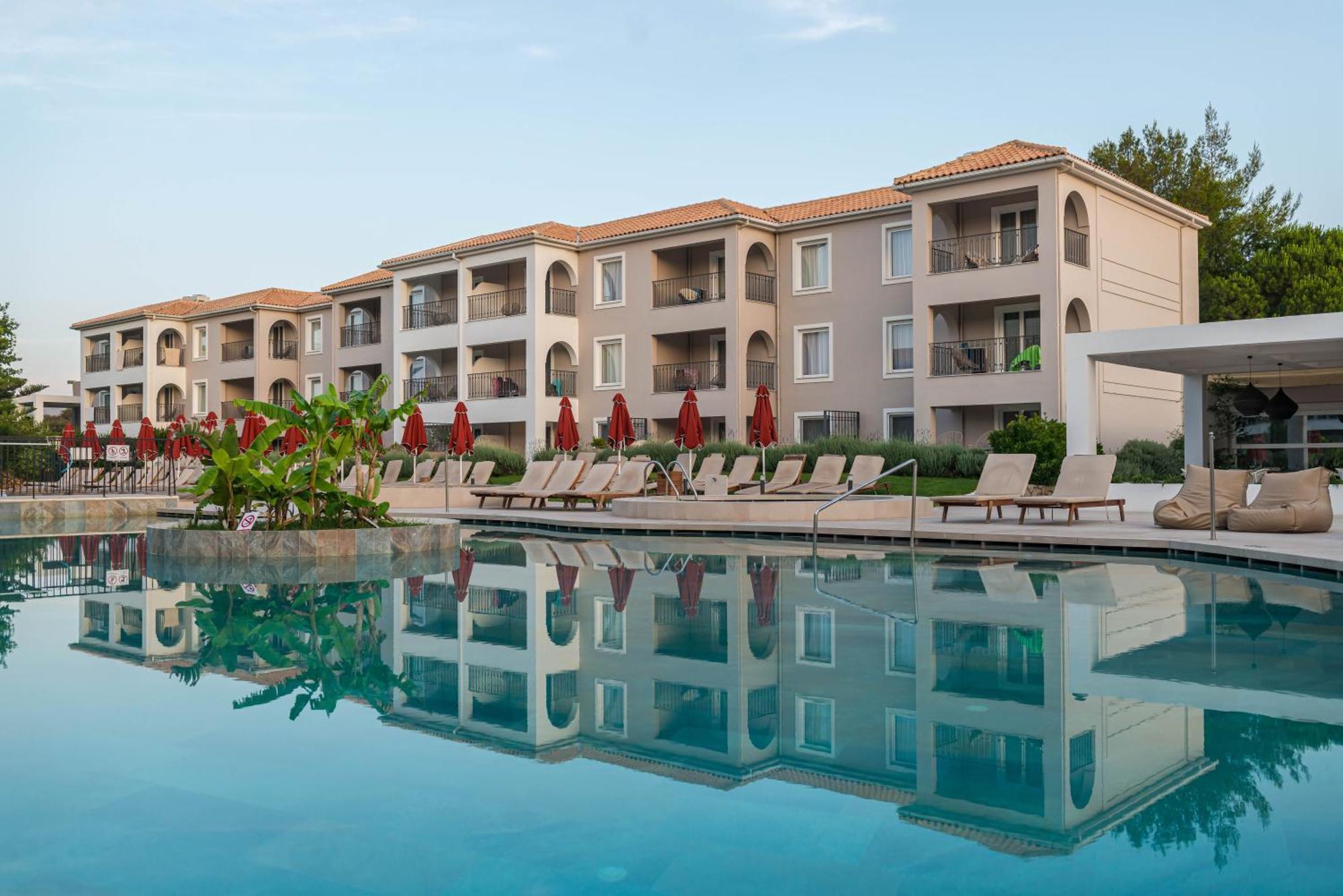 Bitzaro Grande Hotel & Suites Kalamaki  Exterior photo